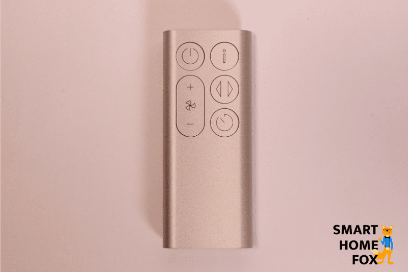 Пульт дистанционного управления очистителя воздуха и вентилятора Dyson Pure Cool Me BP01 крупным планом